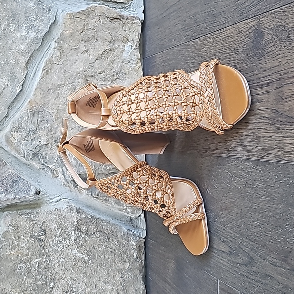 JUSTFAB HEELED SANDAL. CAMEL NEW CONDITION SIZE 9